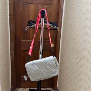 Silver Quilted Crossbody Bag IHKWIP